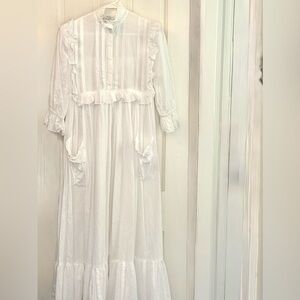 Gorgeous Vintage looking Eileen West White Cotton Maxi Dress w/ Ruffles